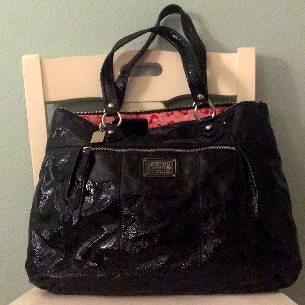 Black vinyl Coach bag with pink interior 🖤💓